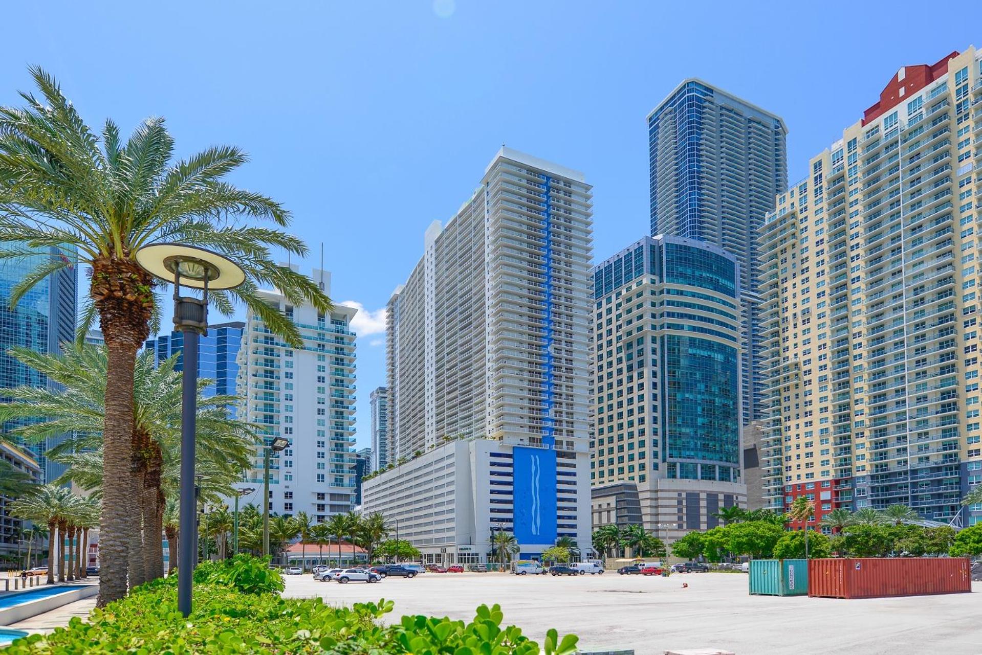 We Host - Amazing 2 Br Condo At Brickell With Pool