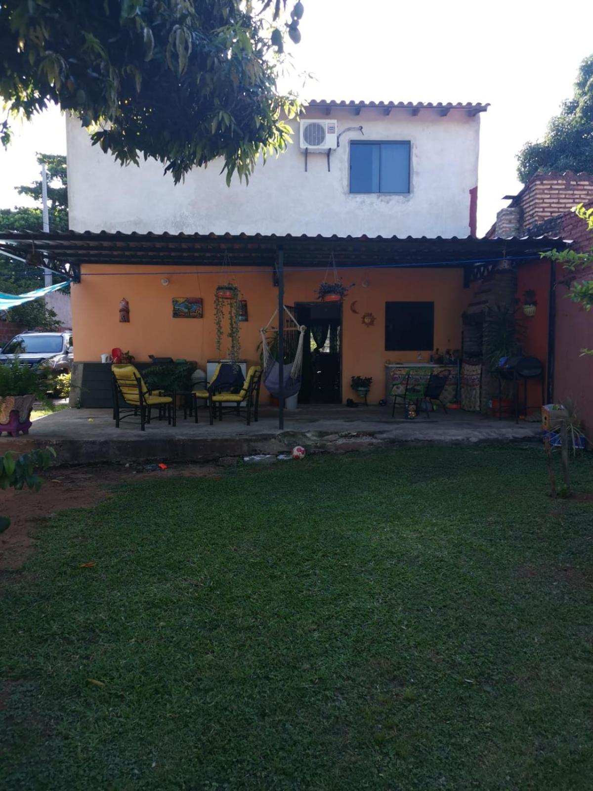 Amplia casa en lambare view 5