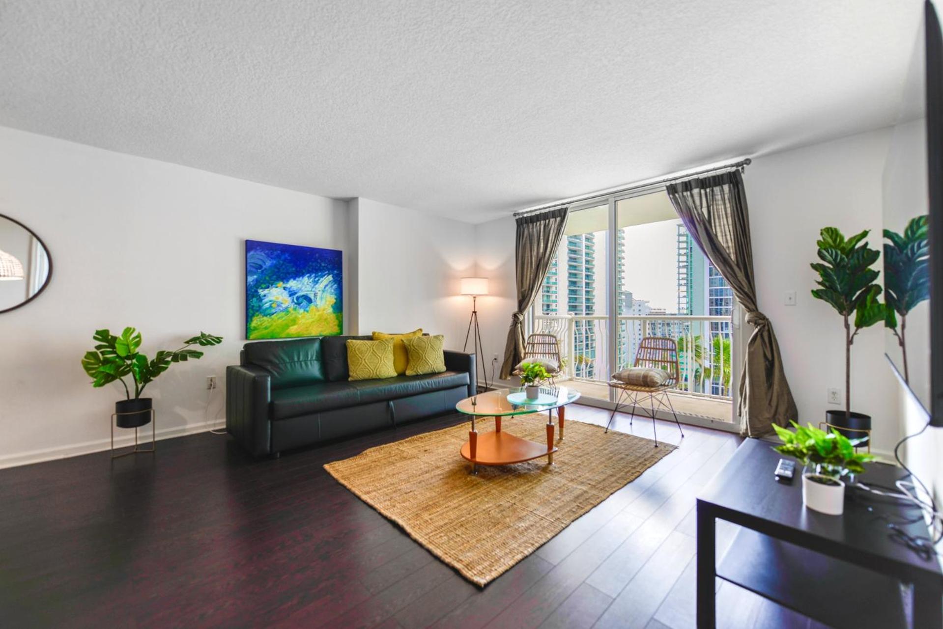 Ocean View Exquisite 1 BR Condo with Free Parking
