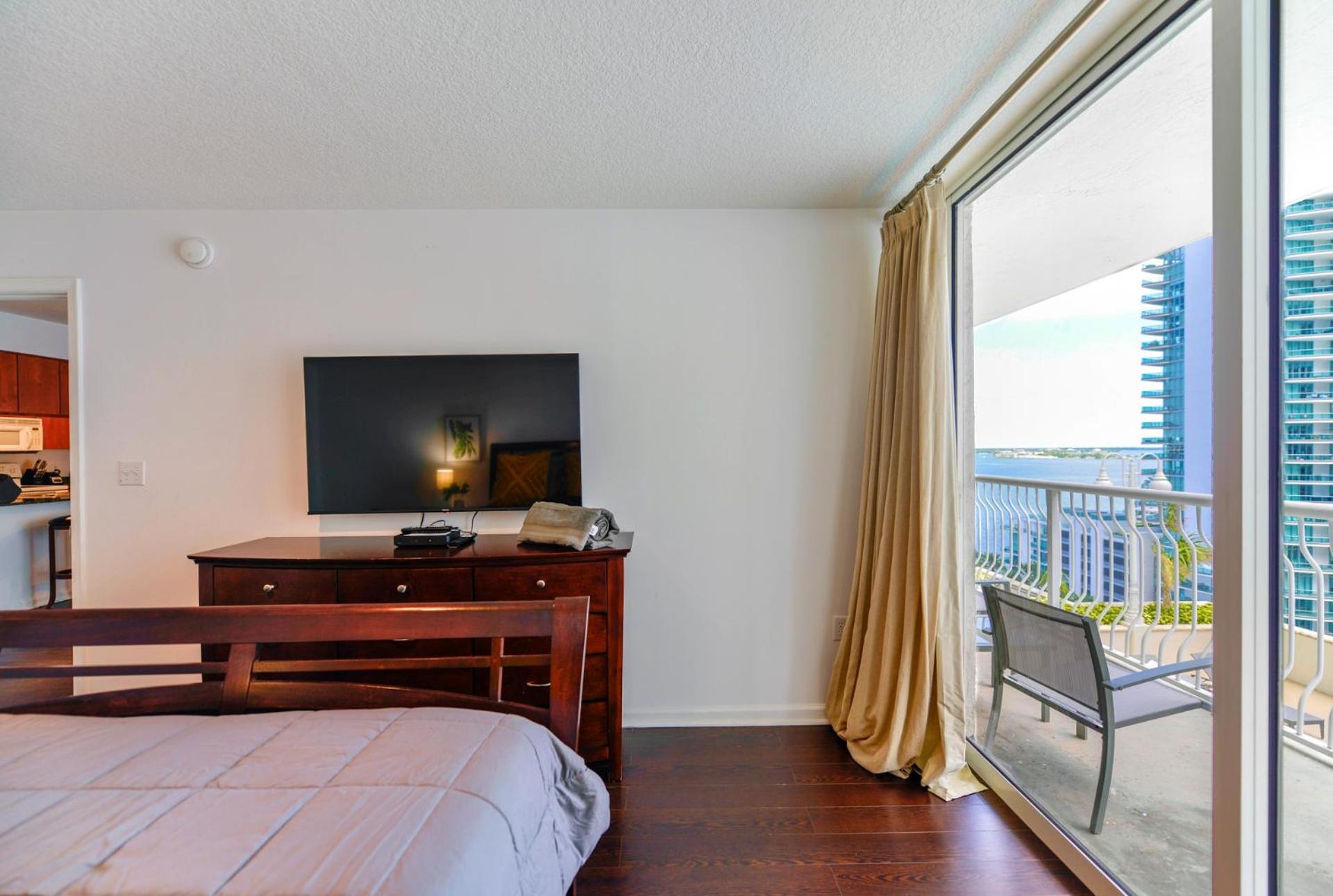 Ocean View Exquisite 1 BR Condo with Free Parking