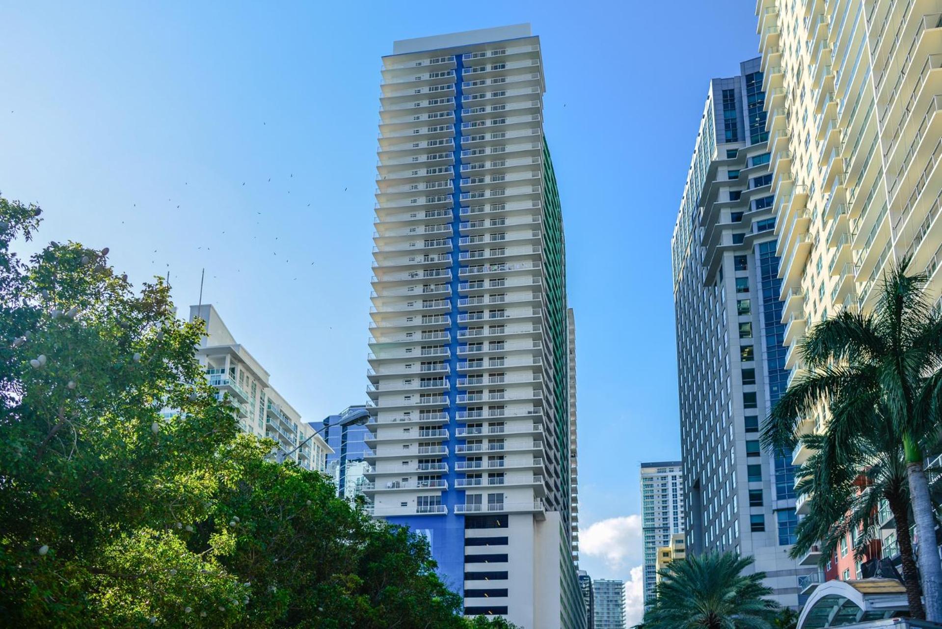 Ocean View Exquisite 1 BR Condo with Free Parking