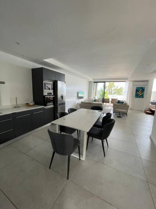 Duplex SKYLINE, 3 bedroom en suite, Beachfront view 5