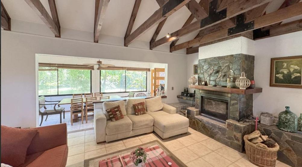 Casa en lago rapel, quincho, piscina, acceso al lago Familiar
