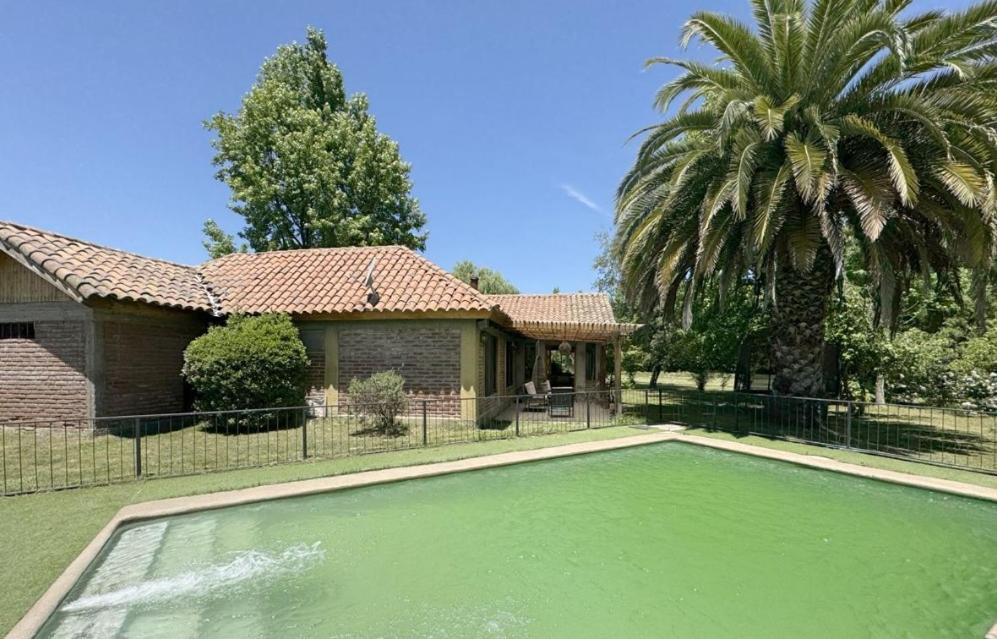 Casa en lago rapel, quincho, piscina, acceso al lago Familiar