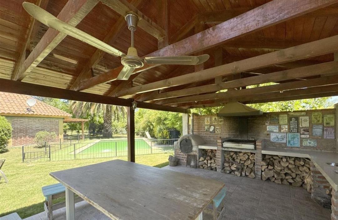 Casa en lago rapel, quincho, piscina, acceso al lago Familiar