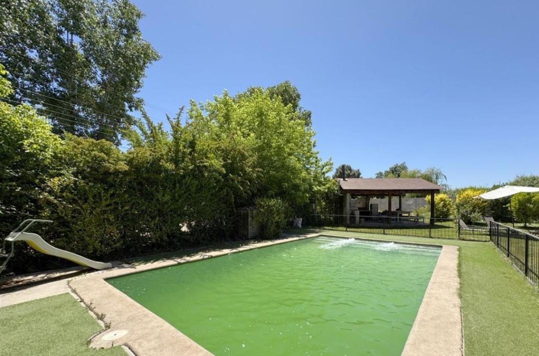 Casa en lago rapel, quincho, piscina, acceso al lago Familiar