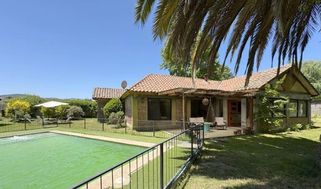 Casa en lago rapel, quincho, piscina, acceso al lago Familiar