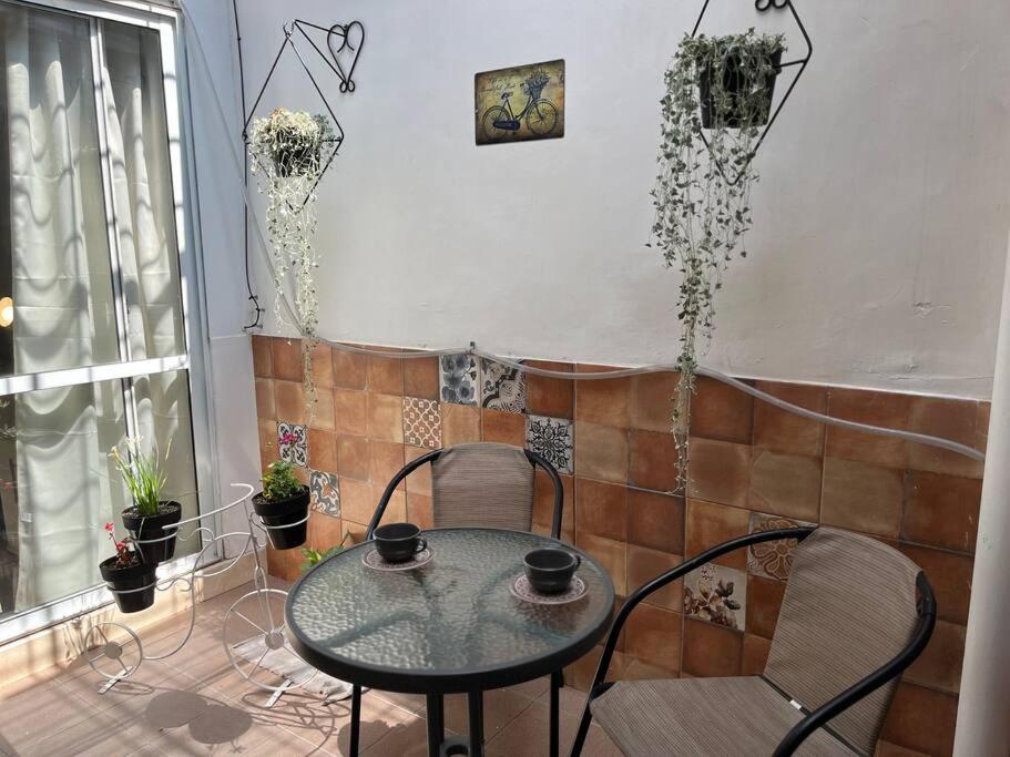 Casa vintage barrio exclusivo en ciudad con bicis