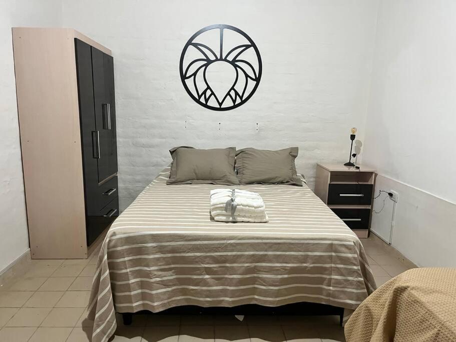 Casa vintage barrio exclusivo en ciudad con bicis