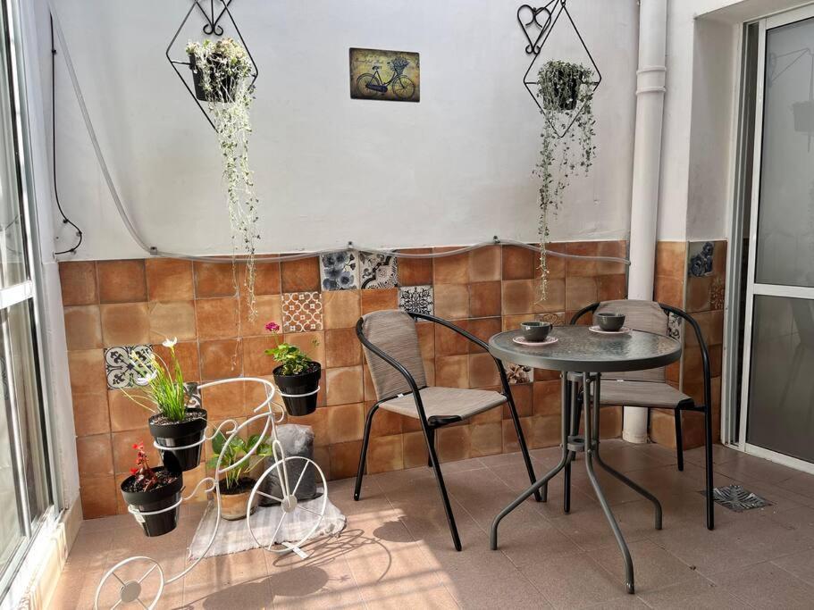Casa vintage barrio exclusivo en ciudad con bicis