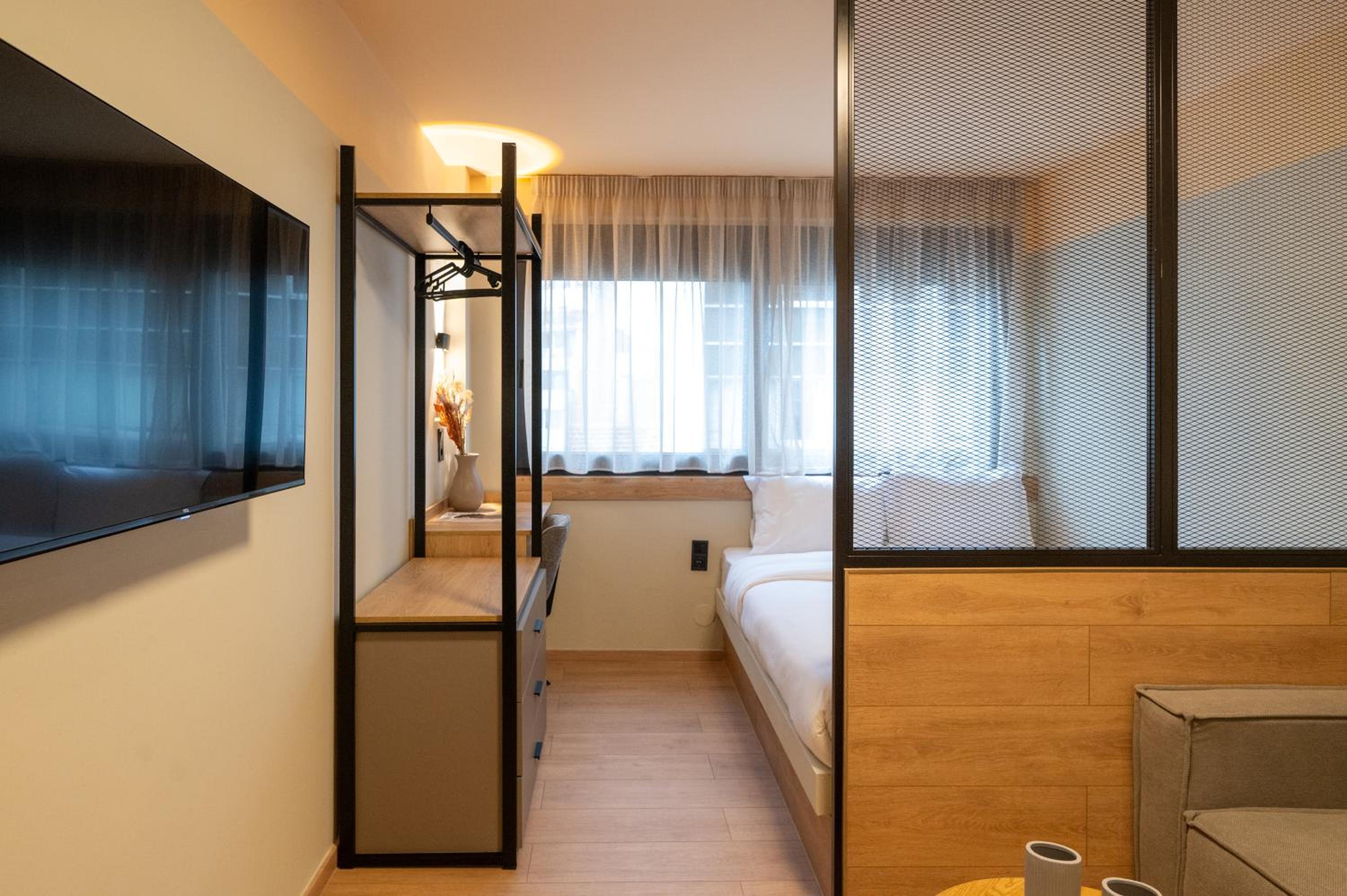 Ermou Boutique Suites by Nest photo 5