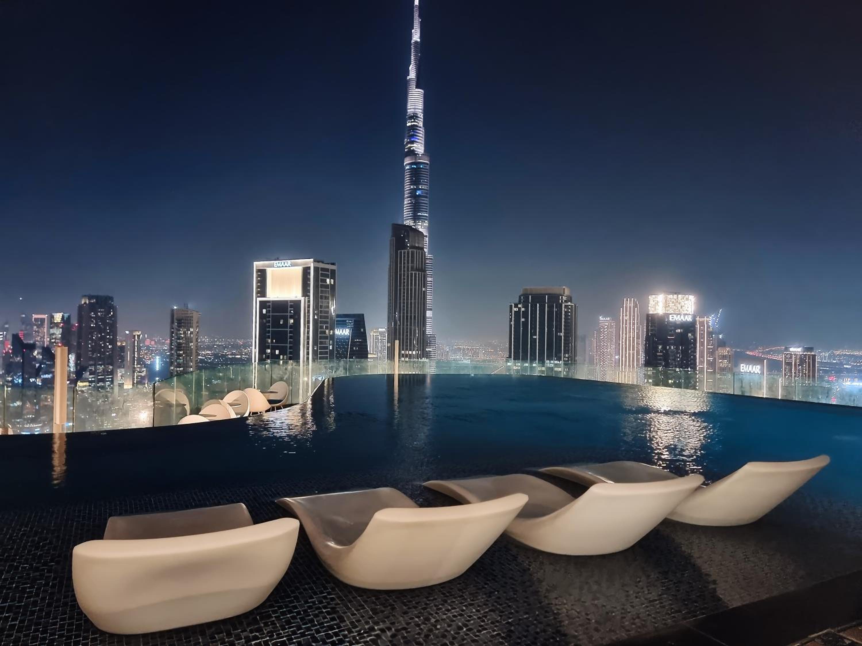 Paramount Midtown by Luxe Living