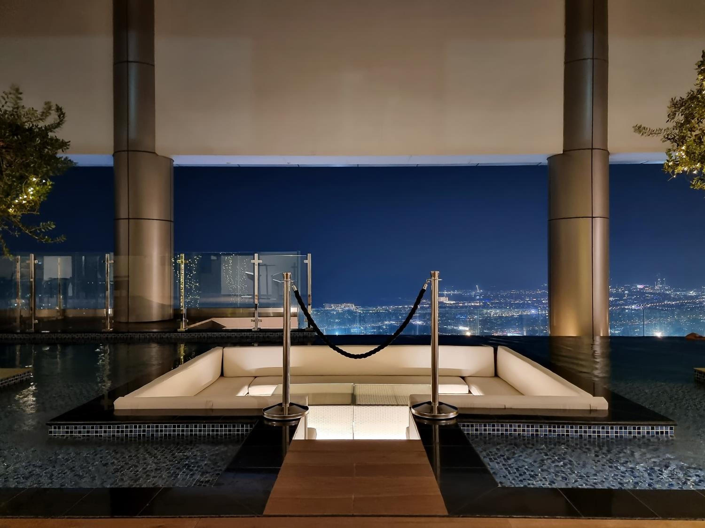 Paramount Midtown by Luxe Living