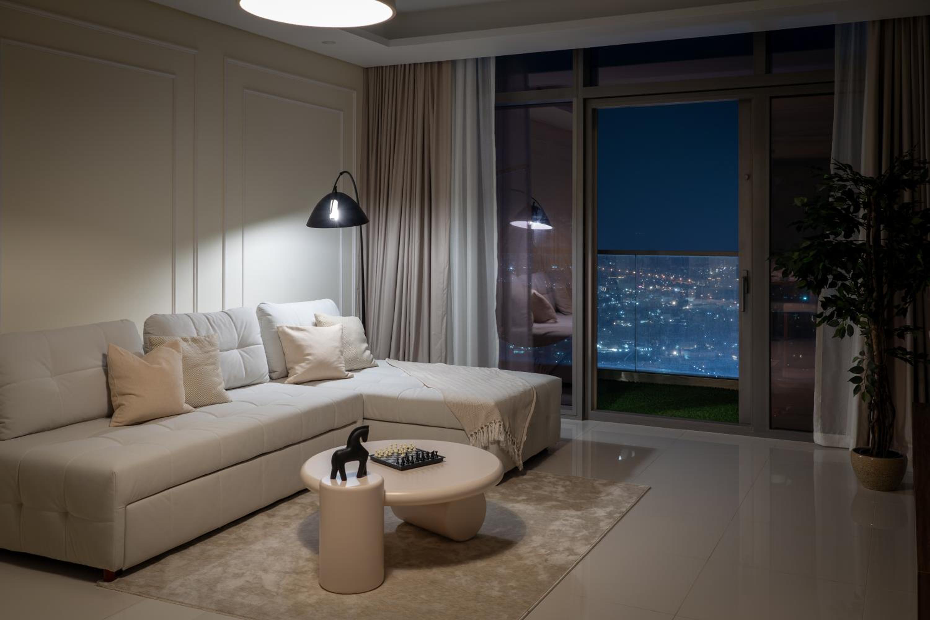 Paramount Midtown by Luxe Living