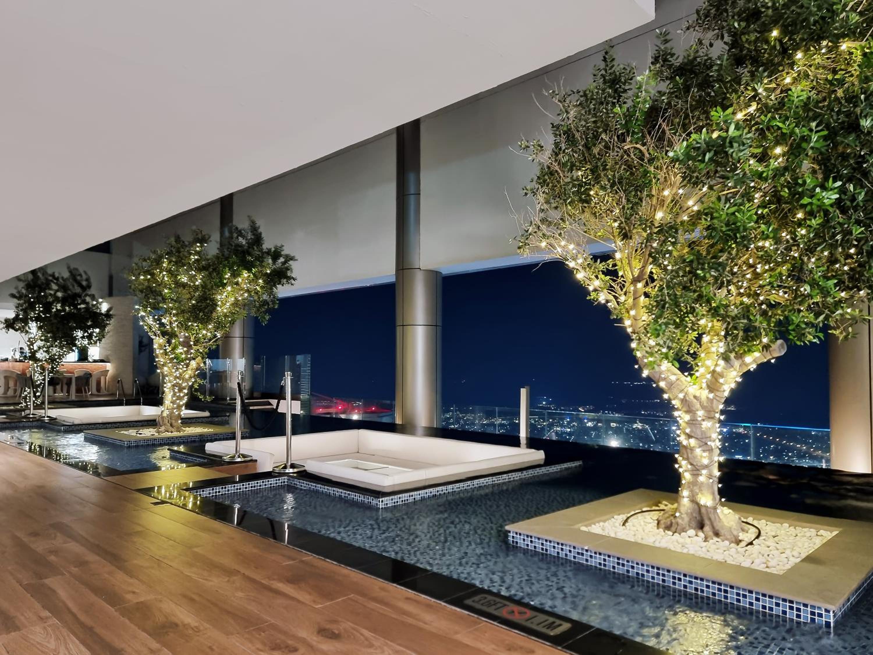 Paramount Midtown by Luxe Living