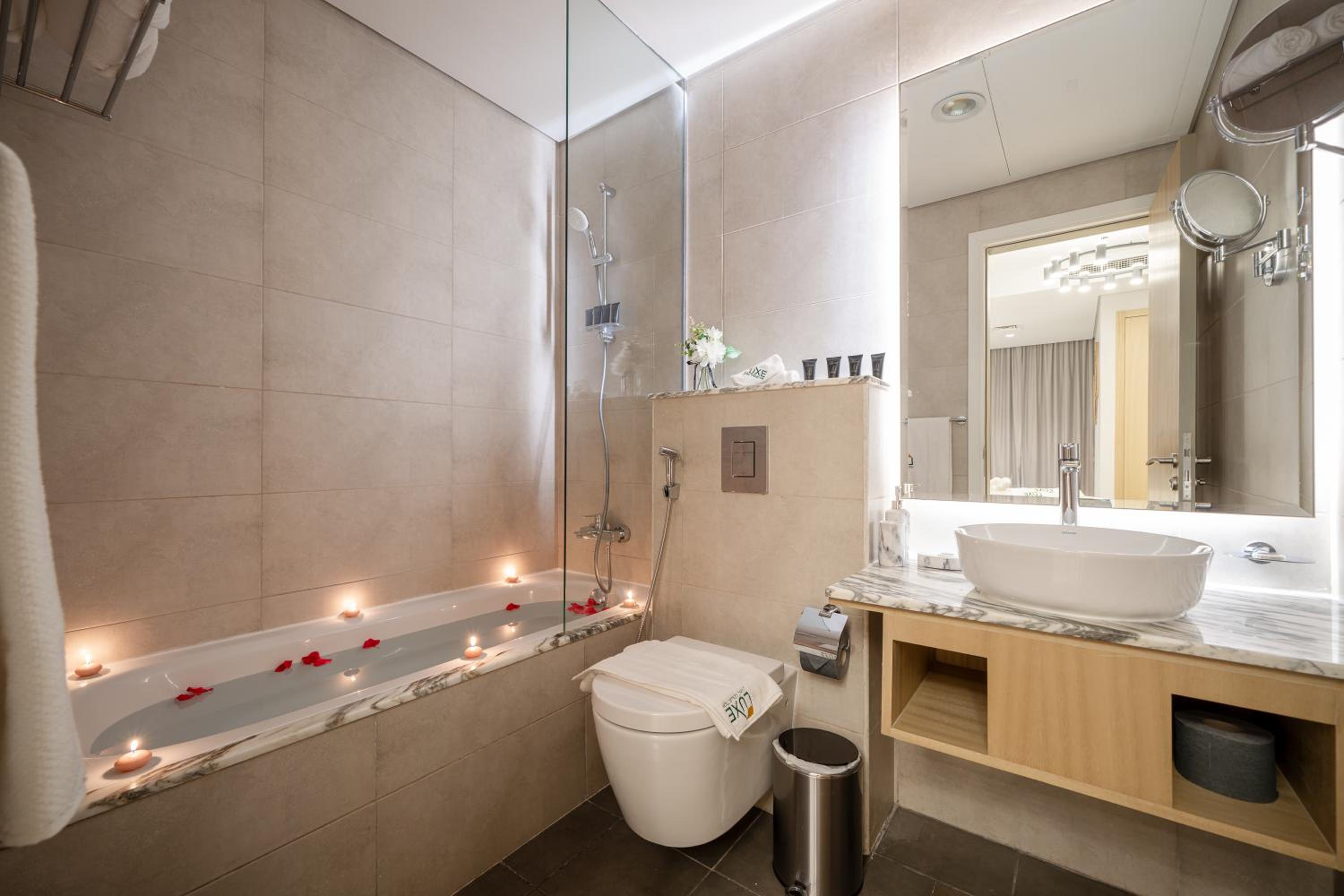 Paramount Midtown by Luxe Living