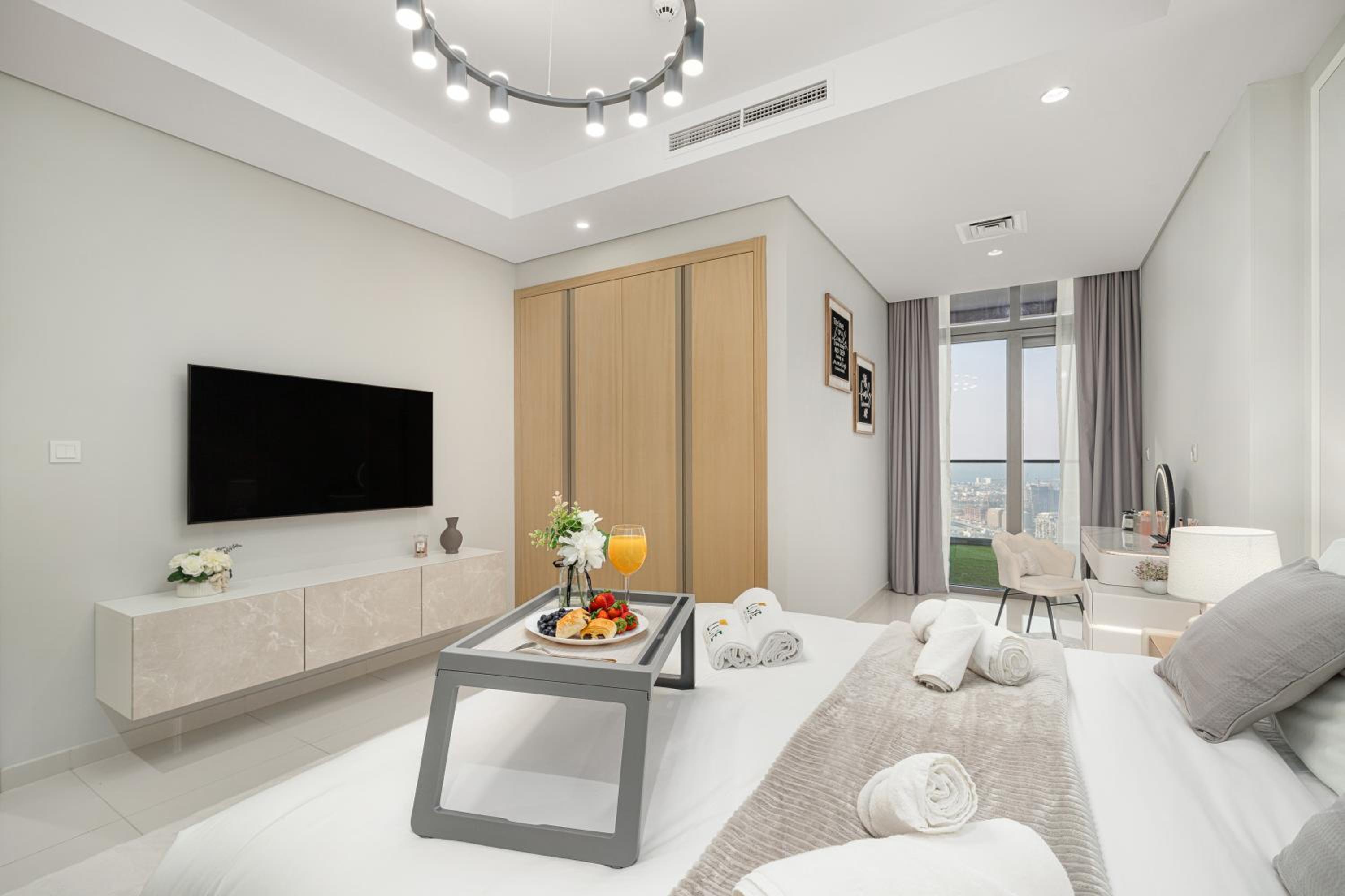 Paramount Midtown by Luxe Living