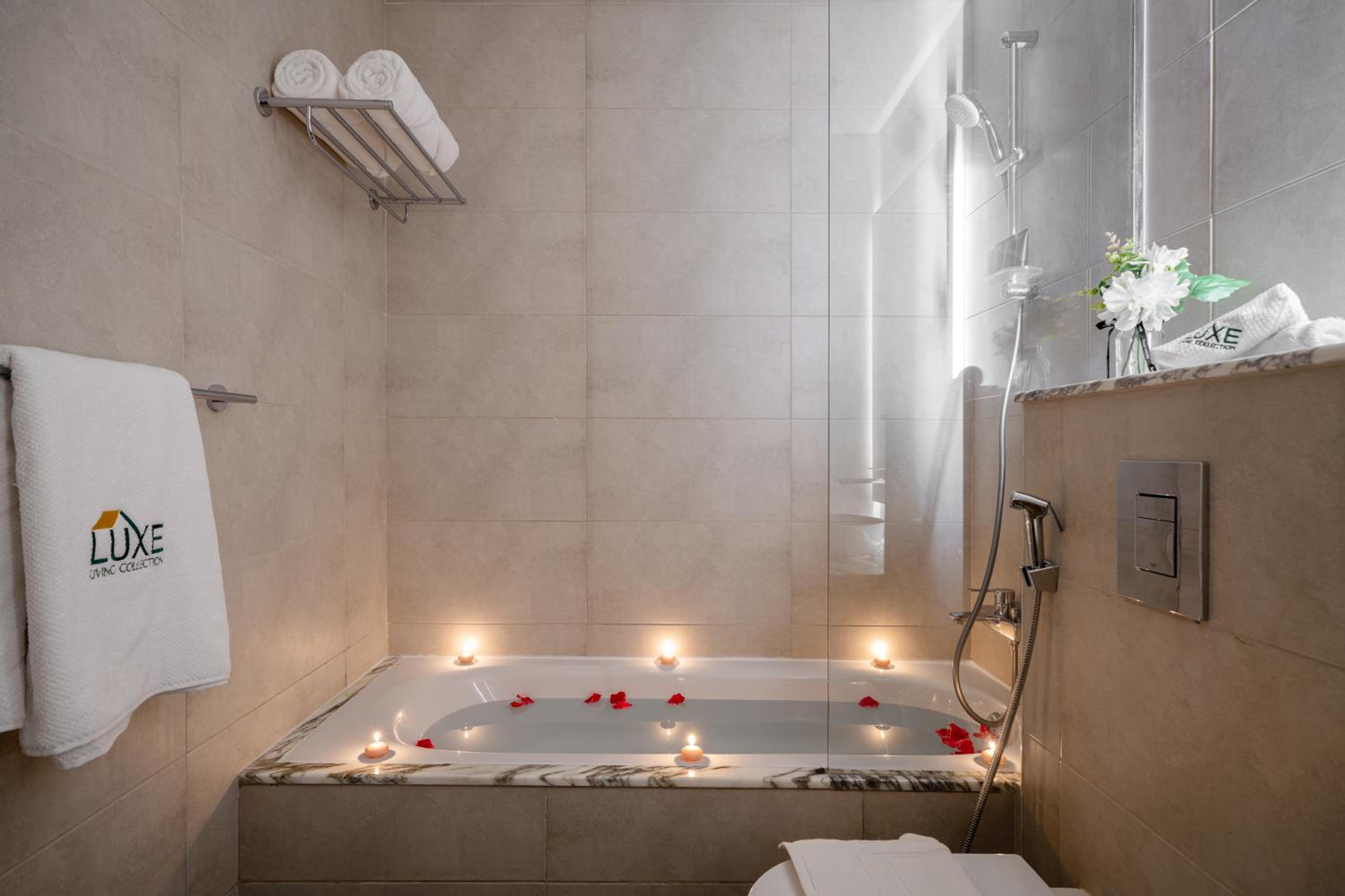 Paramount Midtown by Luxe Living
