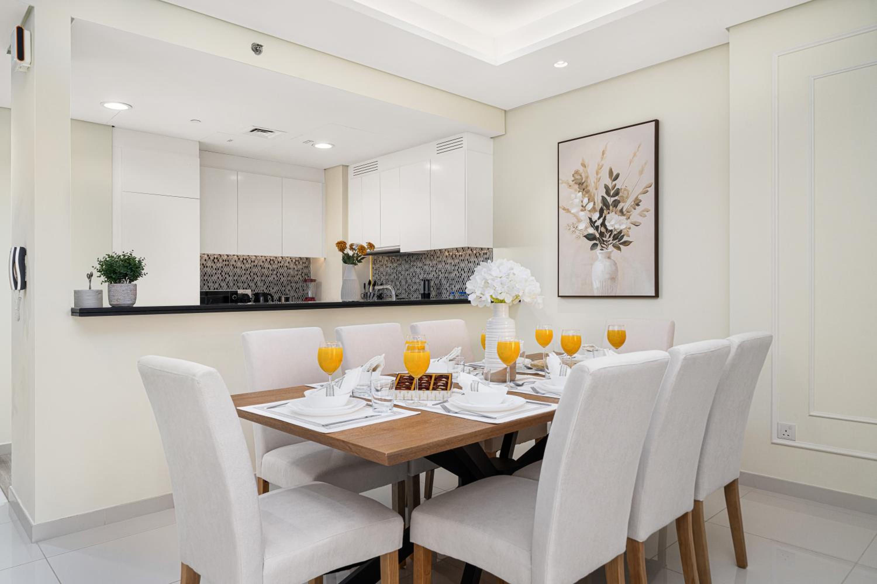 Paramount Midtown by Luxe Living