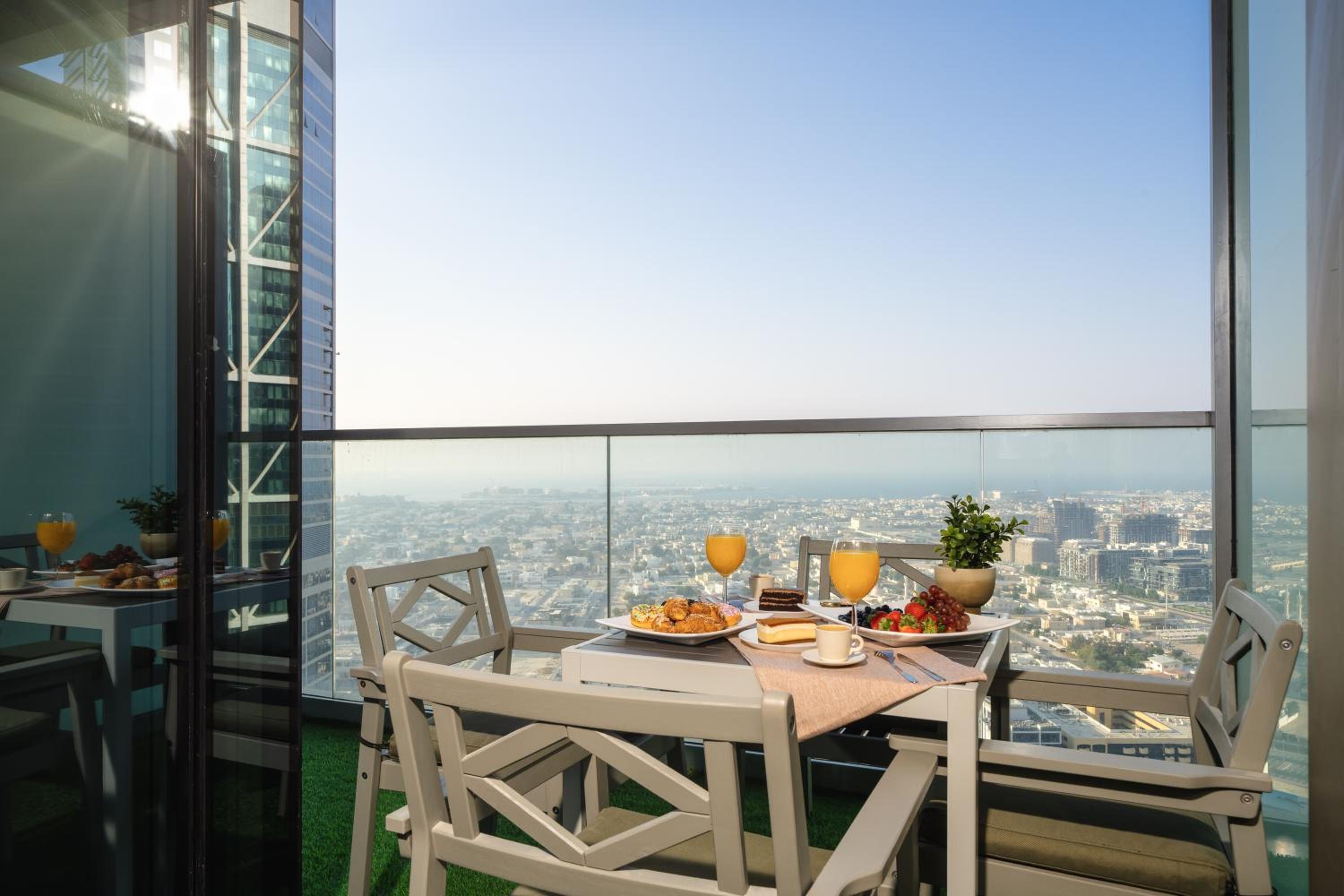 Paramount Midtown by Luxe Living