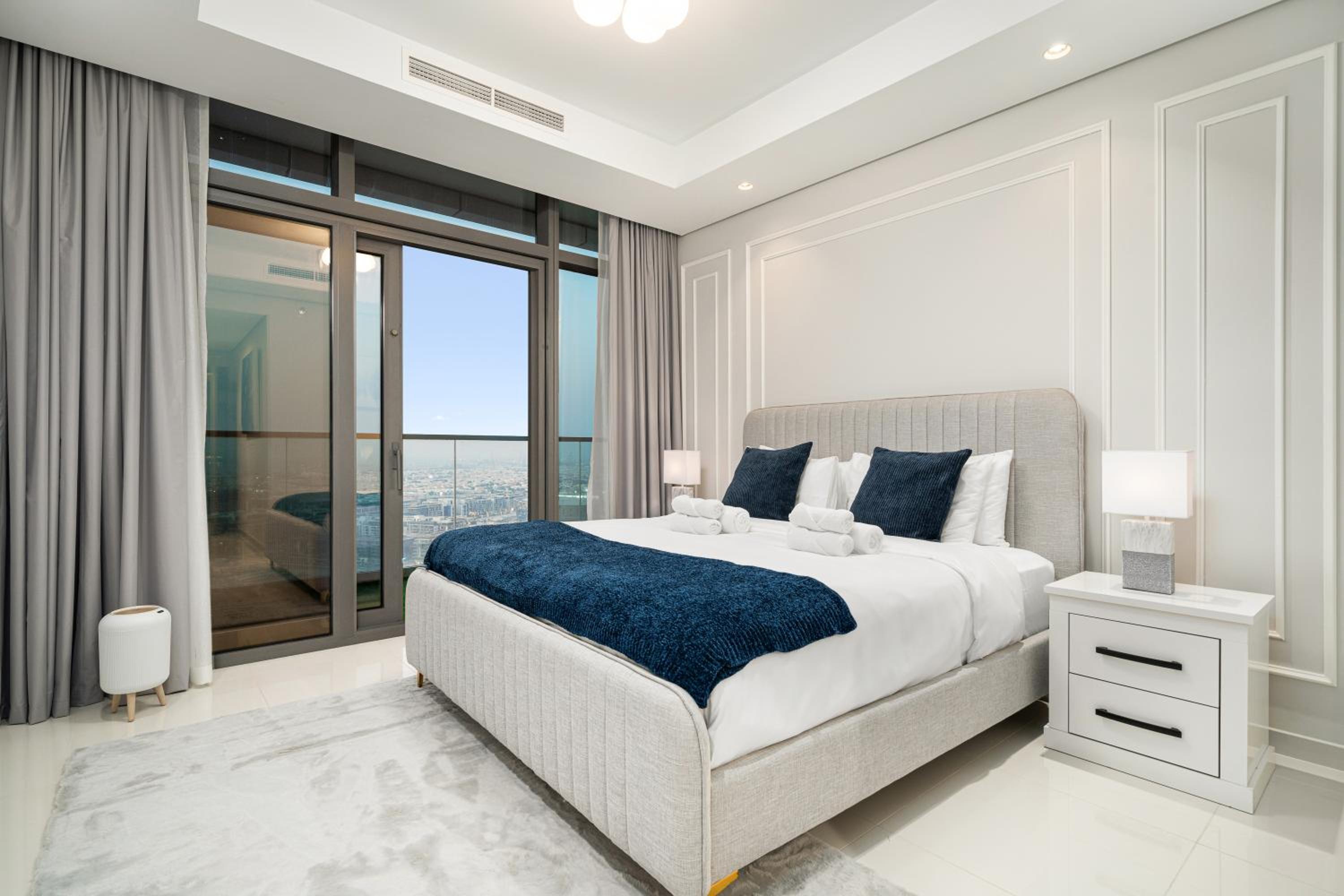 Paramount Midtown by Luxe Living