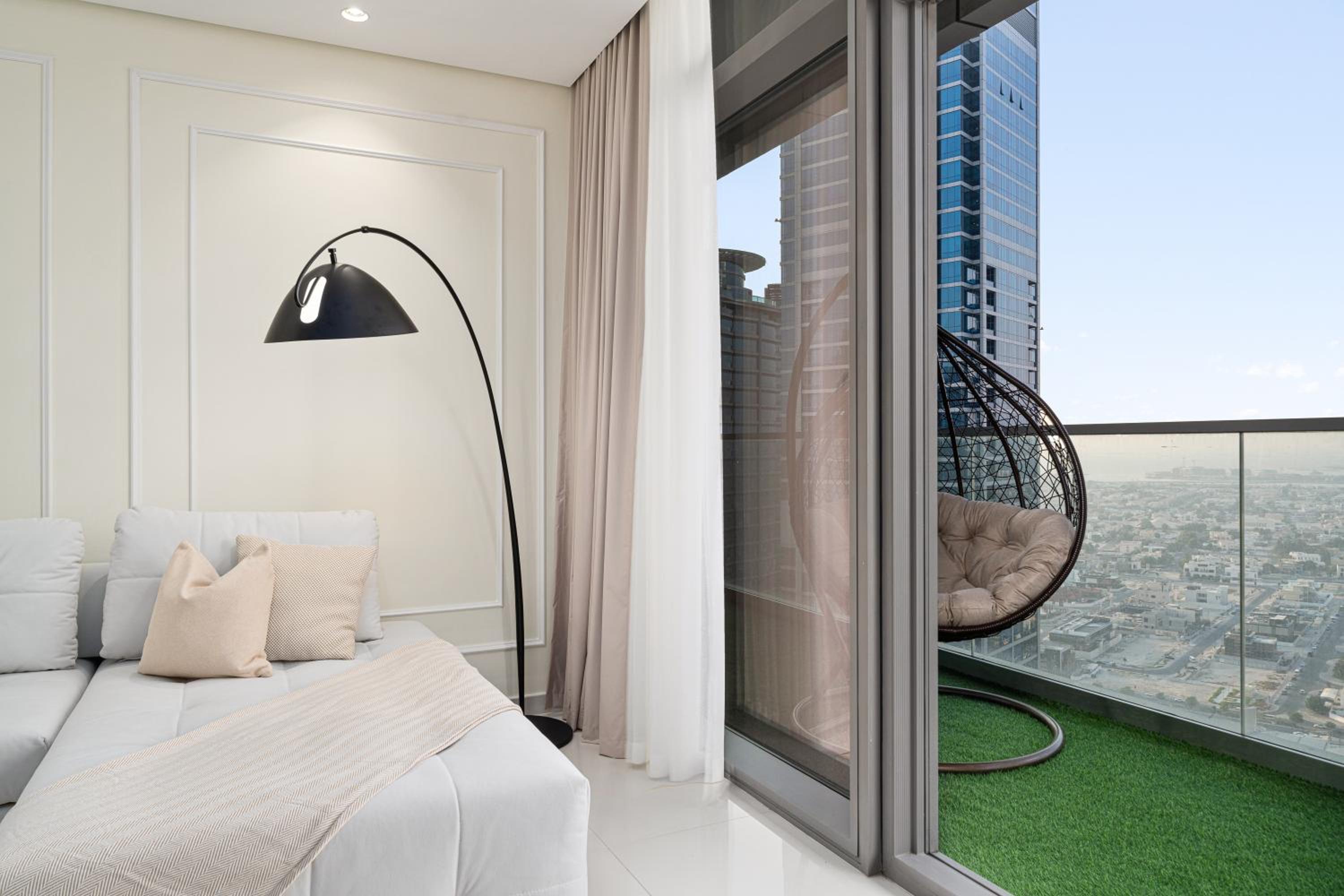 Paramount Midtown by Luxe Living