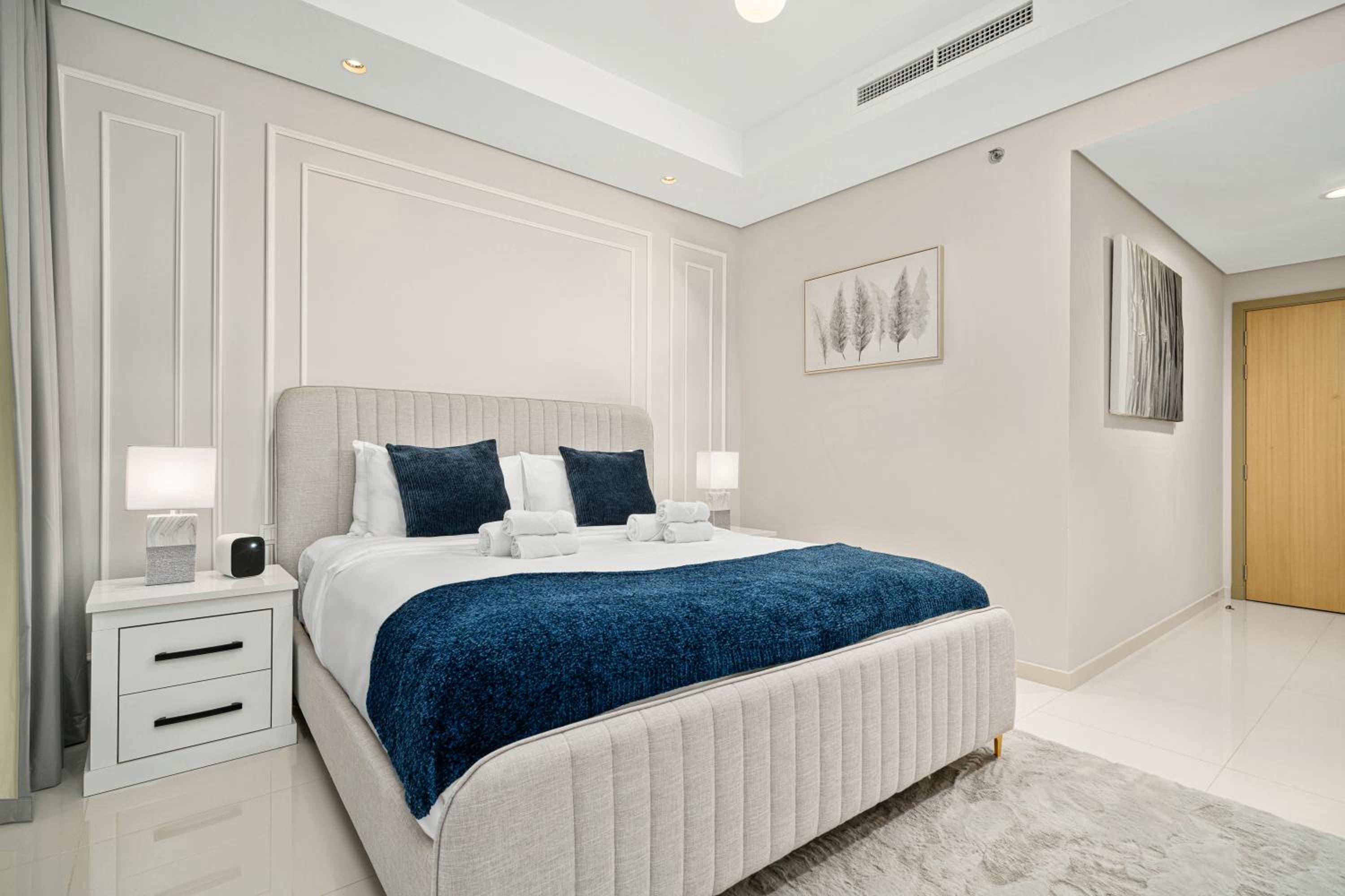 Paramount Midtown by Luxe Living