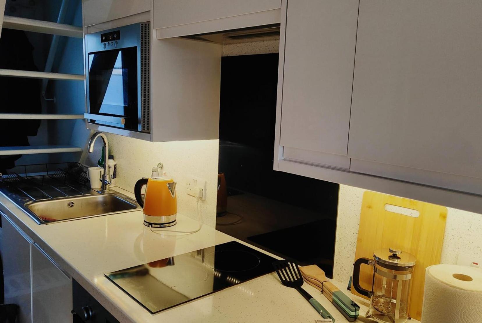 Tiny float home Brighton view 4