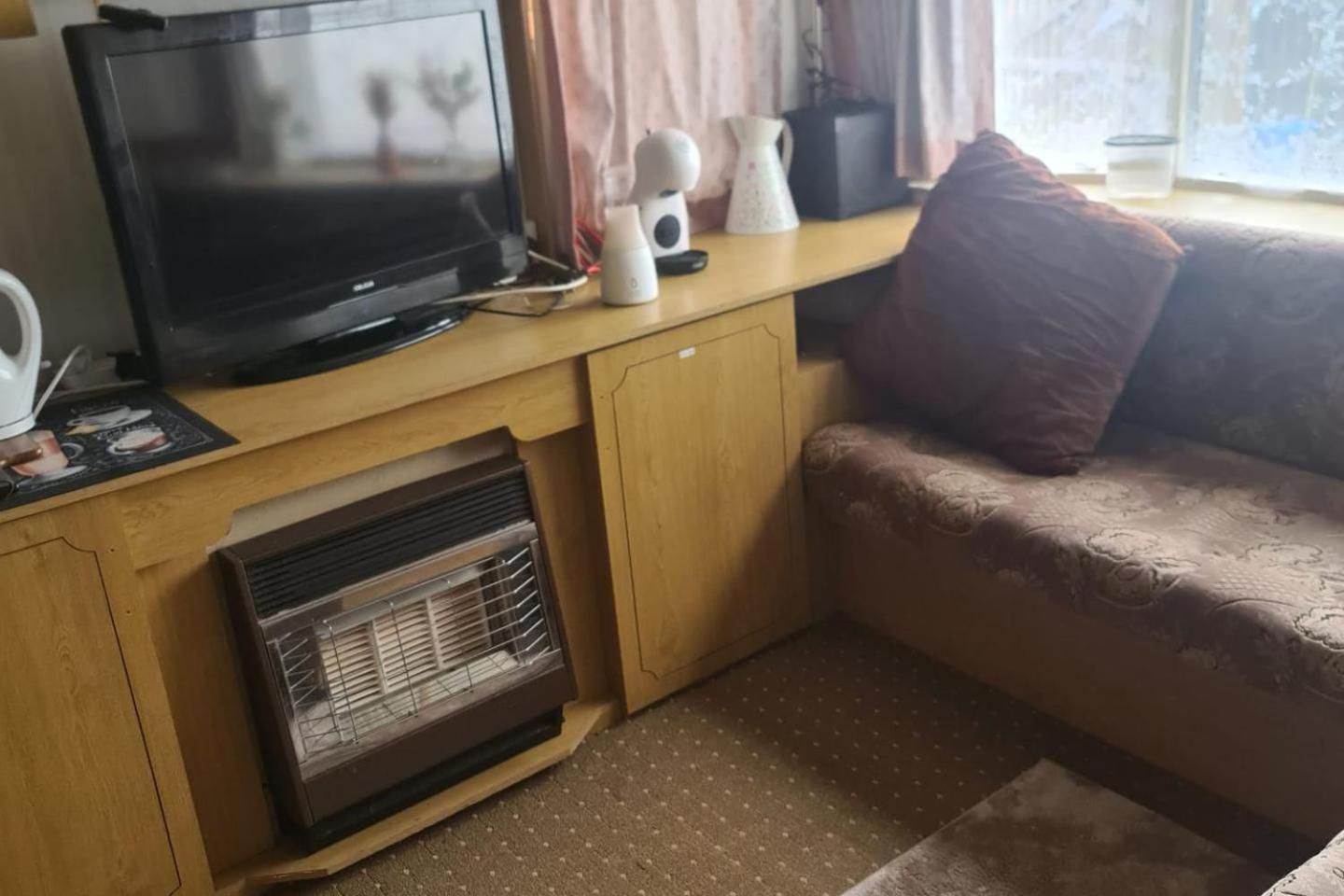 Cozy Cardiff Cabin Retreat sleeps 6 by Aimee view 5
