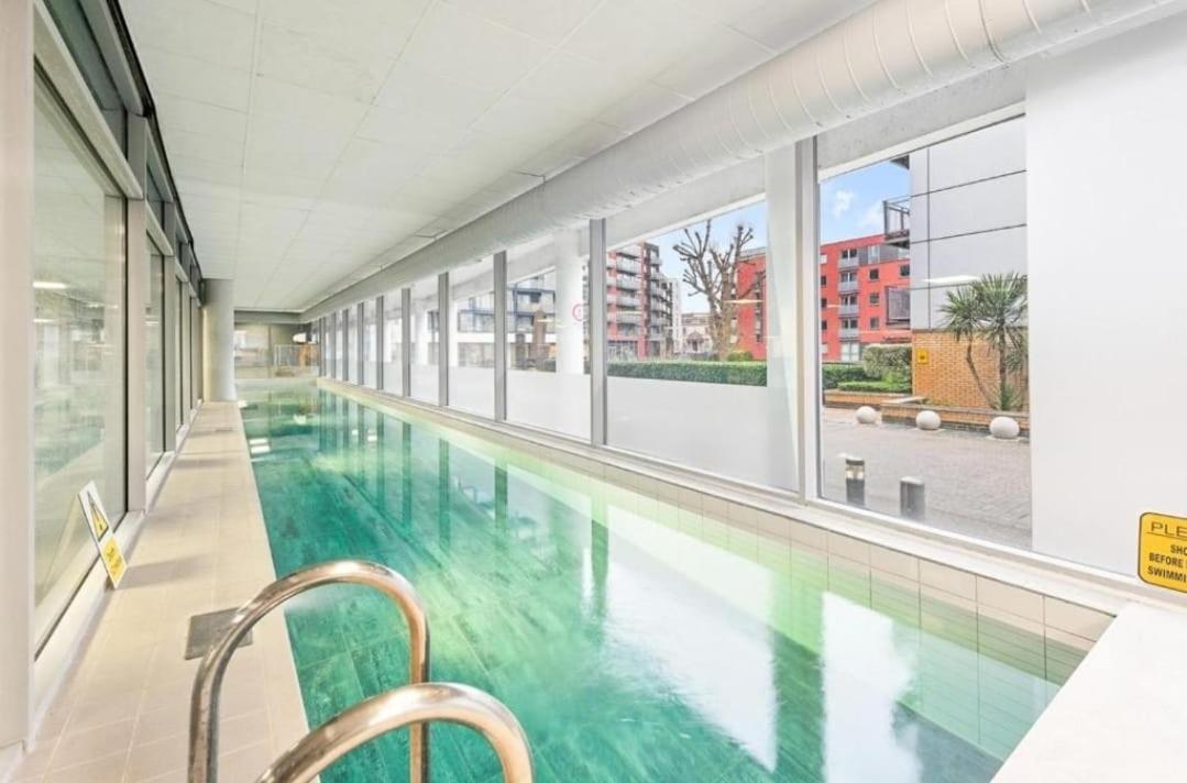 Luxe 1 bed Retreat with Pool & Gym Access