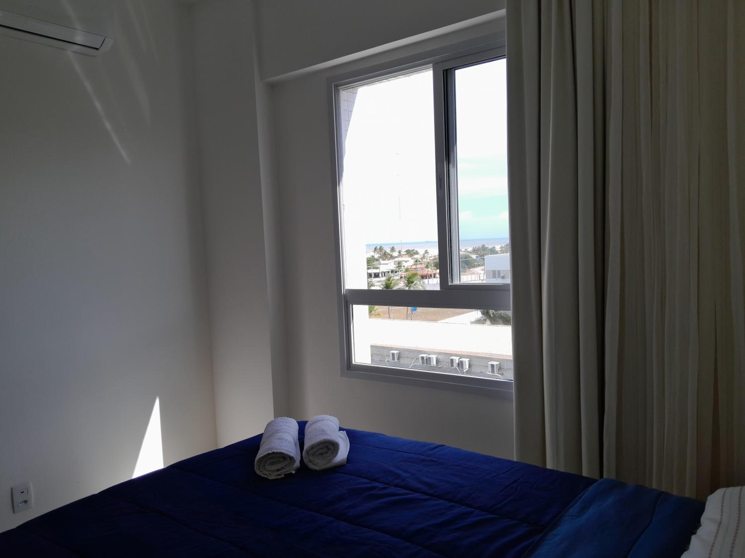 Em frente à Praia de Atalaia, com vista para o mar, piscina no terraço e churrasqueira na varanda