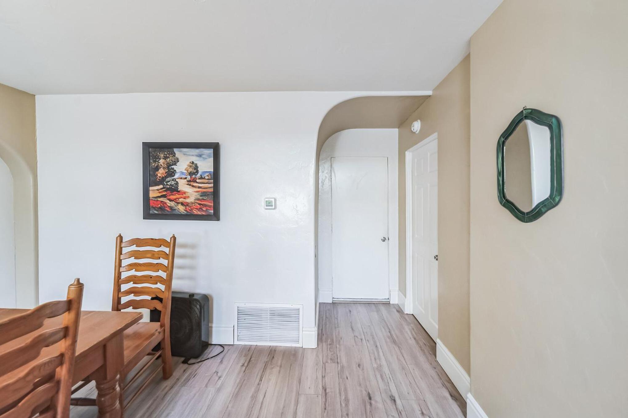 Pet Friendly Gem Near the Beach and Shopping