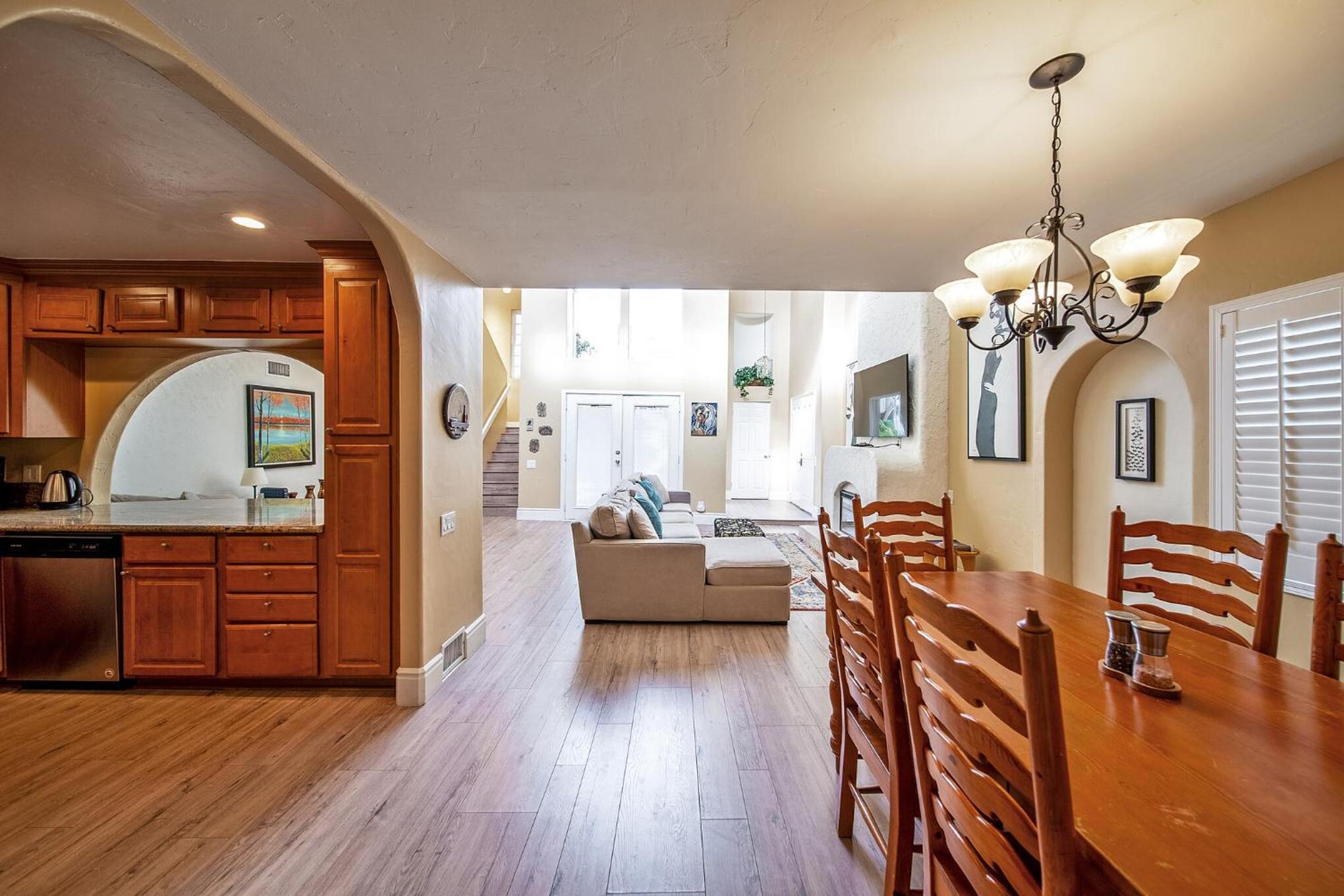 Pet Friendly Gem Near the Beach and Shopping