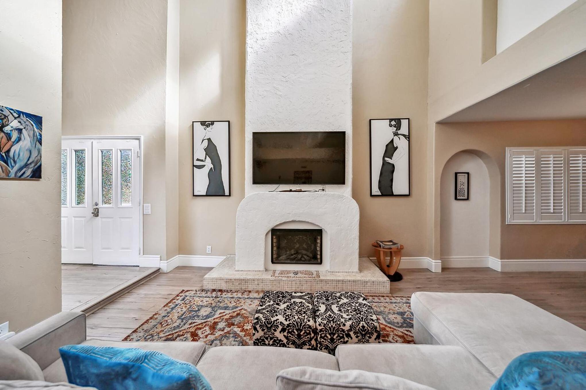 Pet Friendly Gem Near the Beach and Shopping