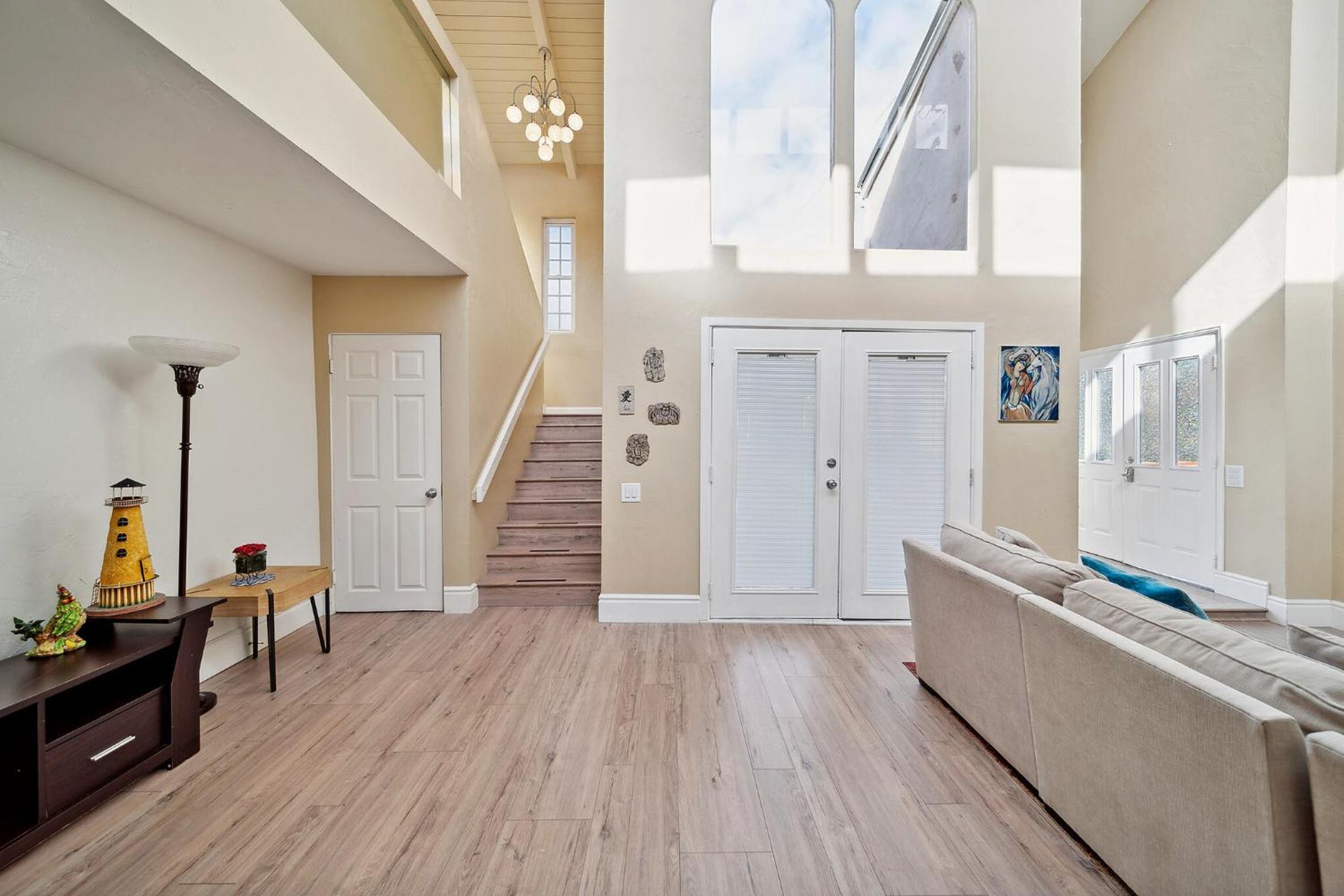Pet Friendly Gem Near the Beach and Shopping