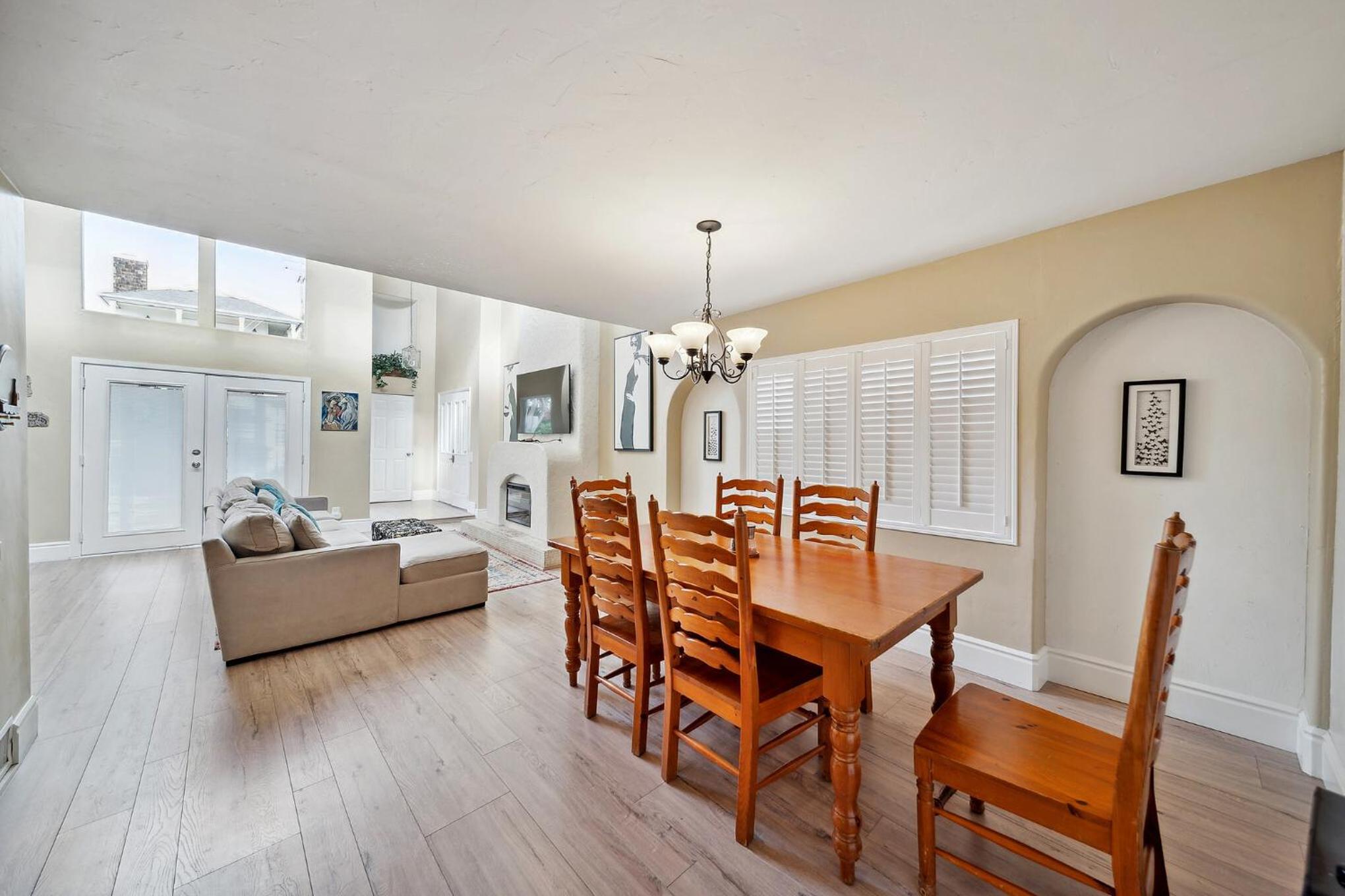 Pet Friendly Gem Near the Beach and Shopping