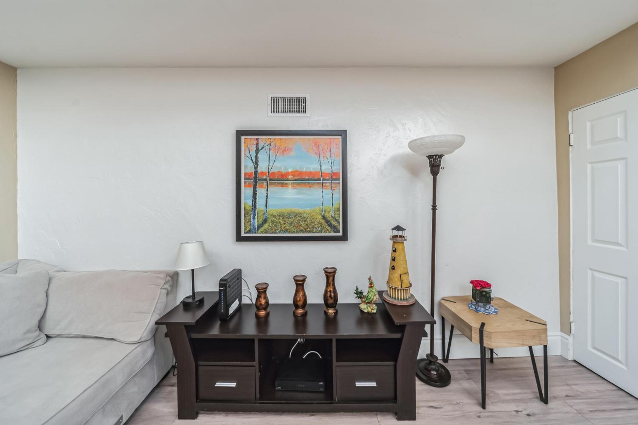 Pet Friendly Gem Near the Beach and Shopping