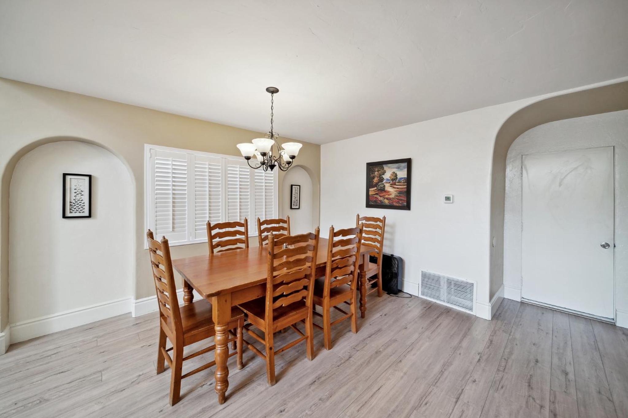 Pet Friendly Gem Near the Beach and Shopping