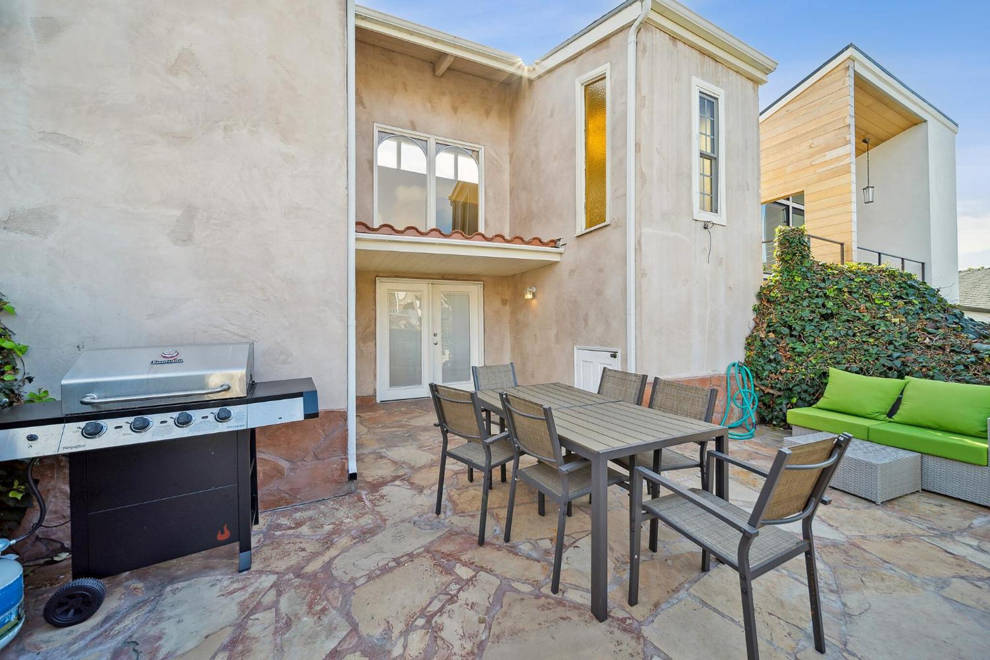 Pet Friendly Gem Near the Beach and Shopping