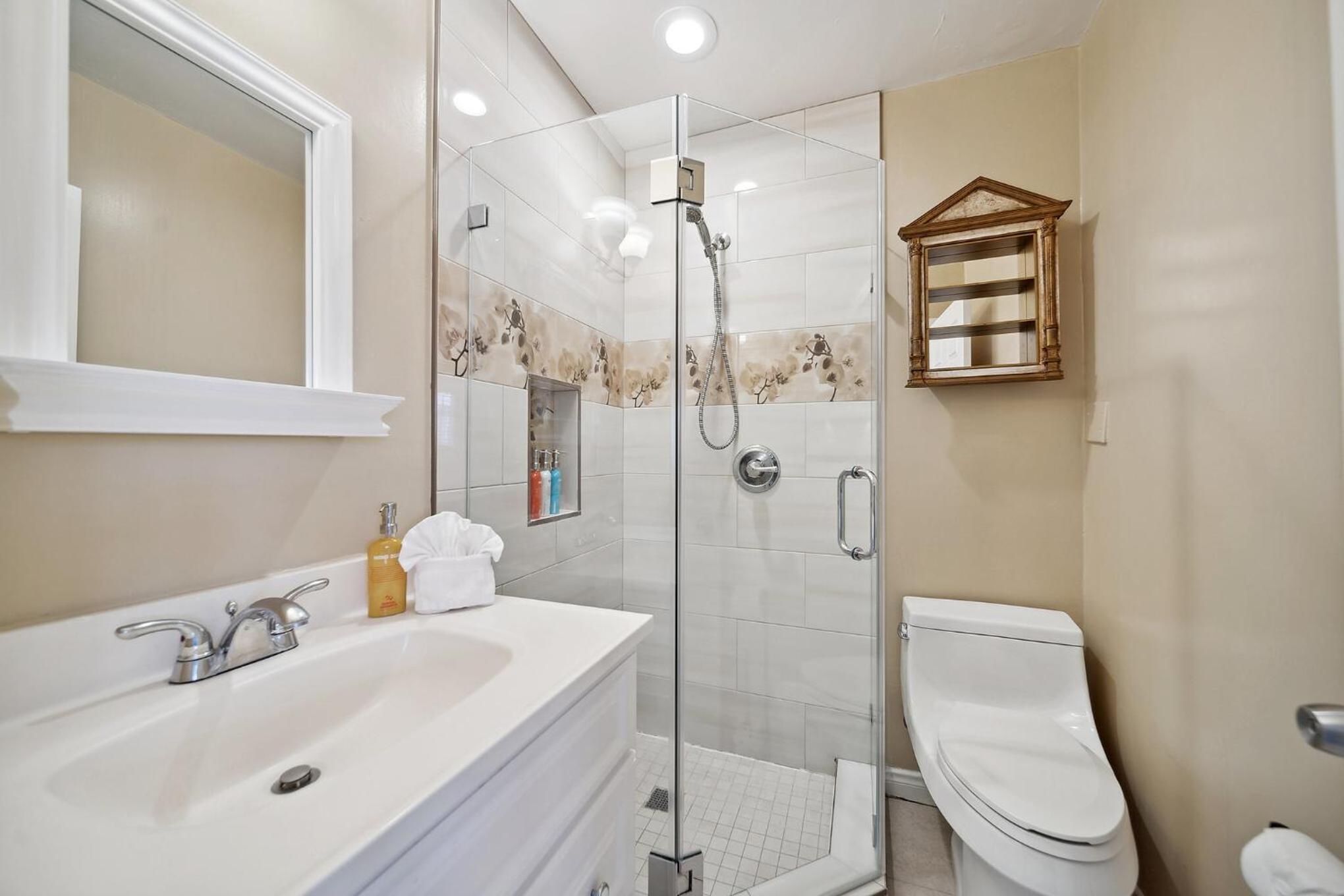 Pet Friendly Gem Near the Beach and Shopping