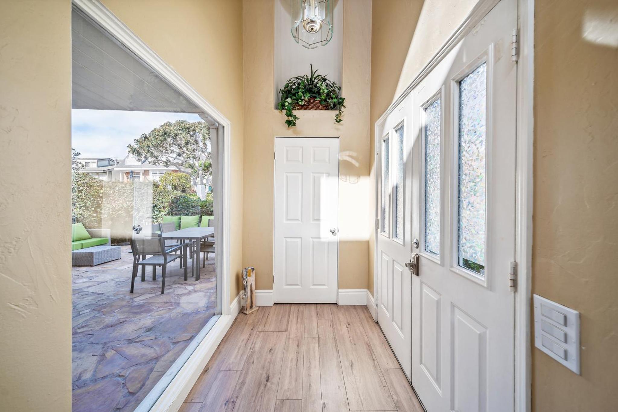 Pet Friendly Gem Near the Beach and Shopping