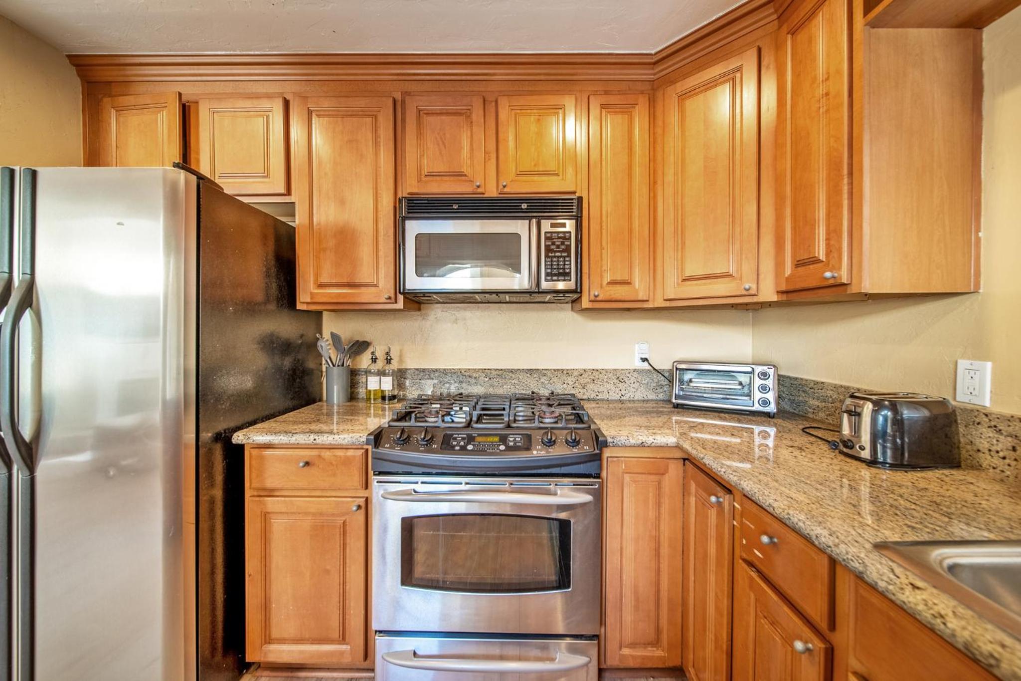 Pet Friendly Gem Near the Beach and Shopping