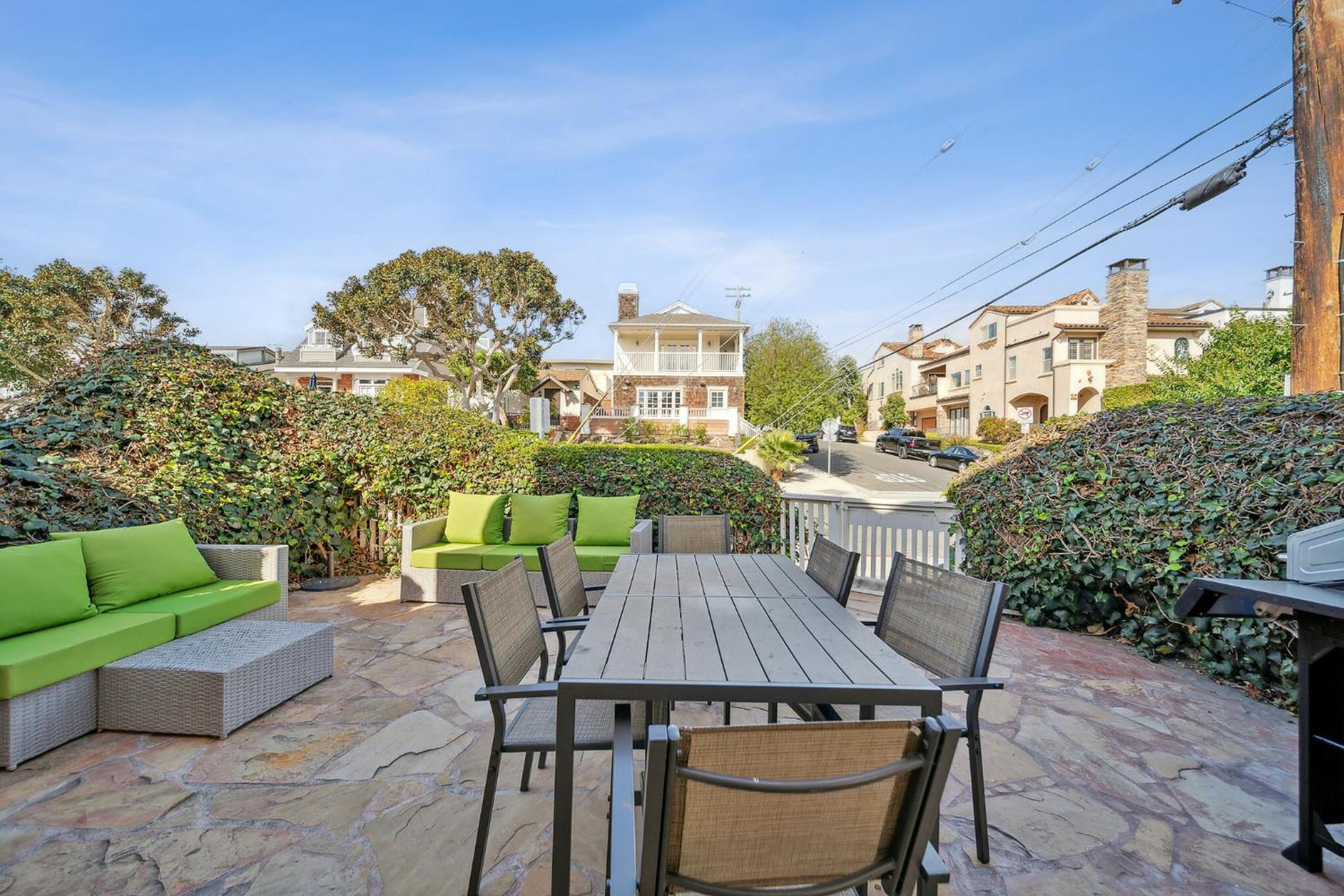 Pet Friendly Gem Near the Beach and Shopping