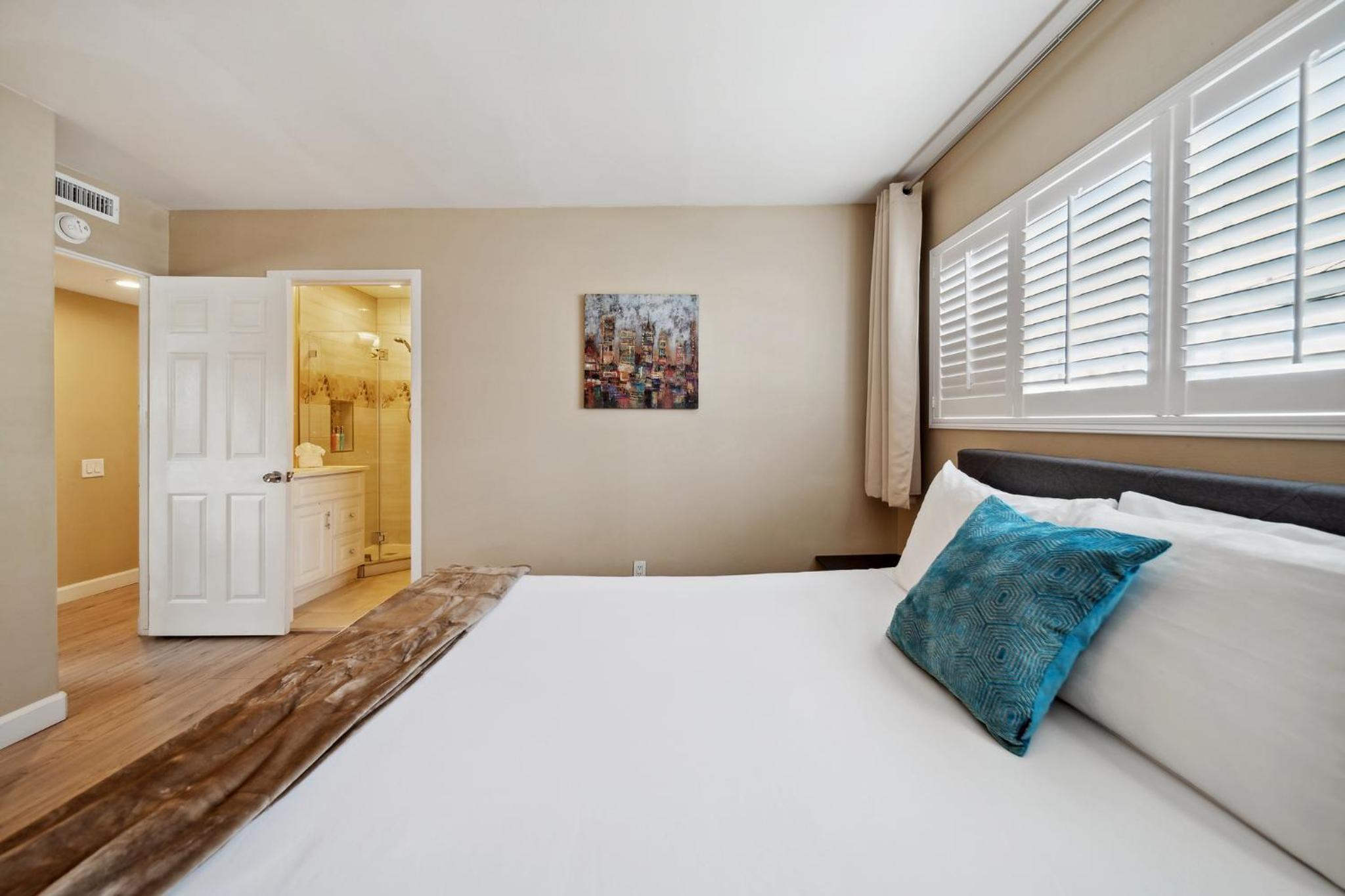 Pet Friendly Gem Near the Beach and Shopping