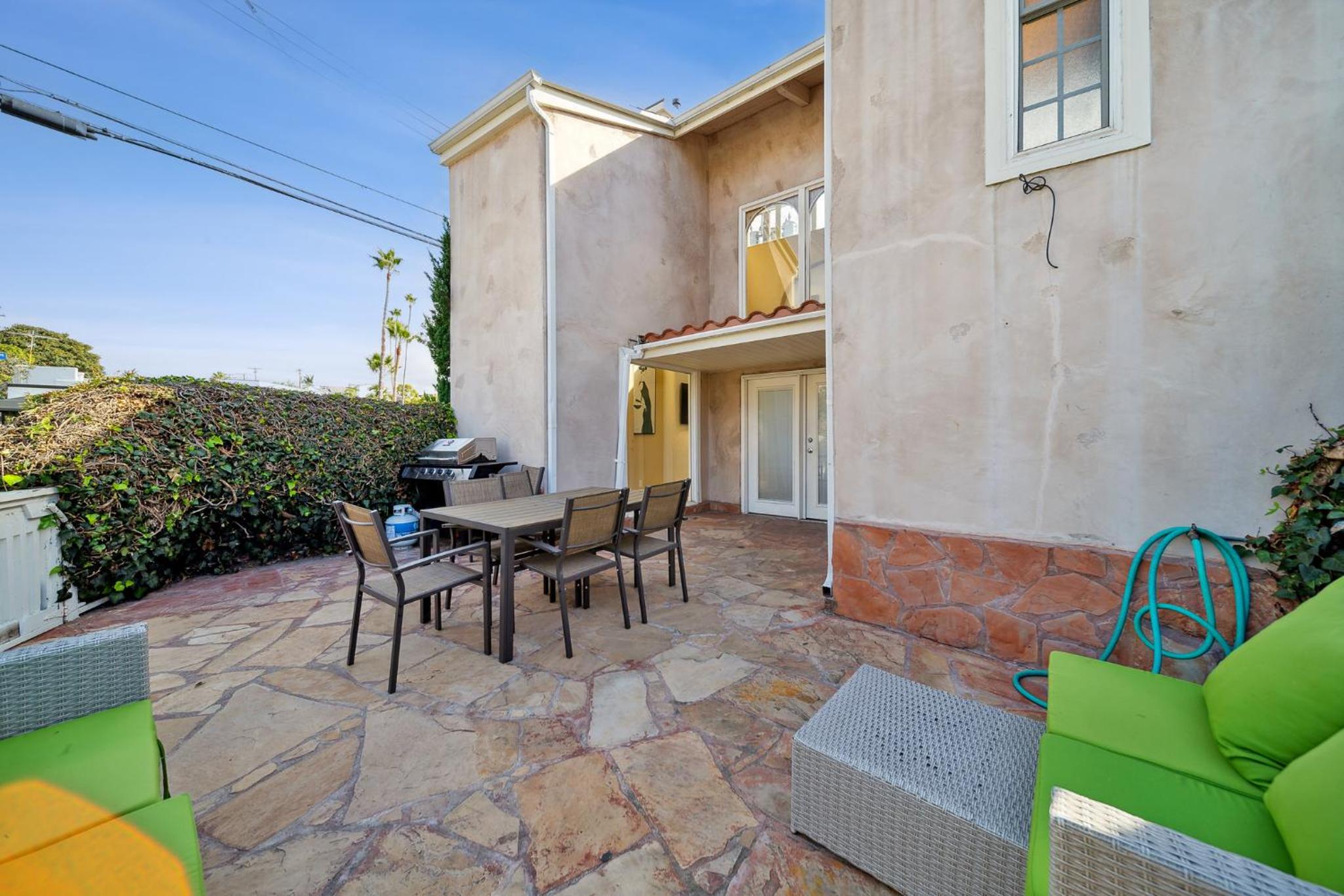 Pet Friendly Gem Near the Beach and Shopping