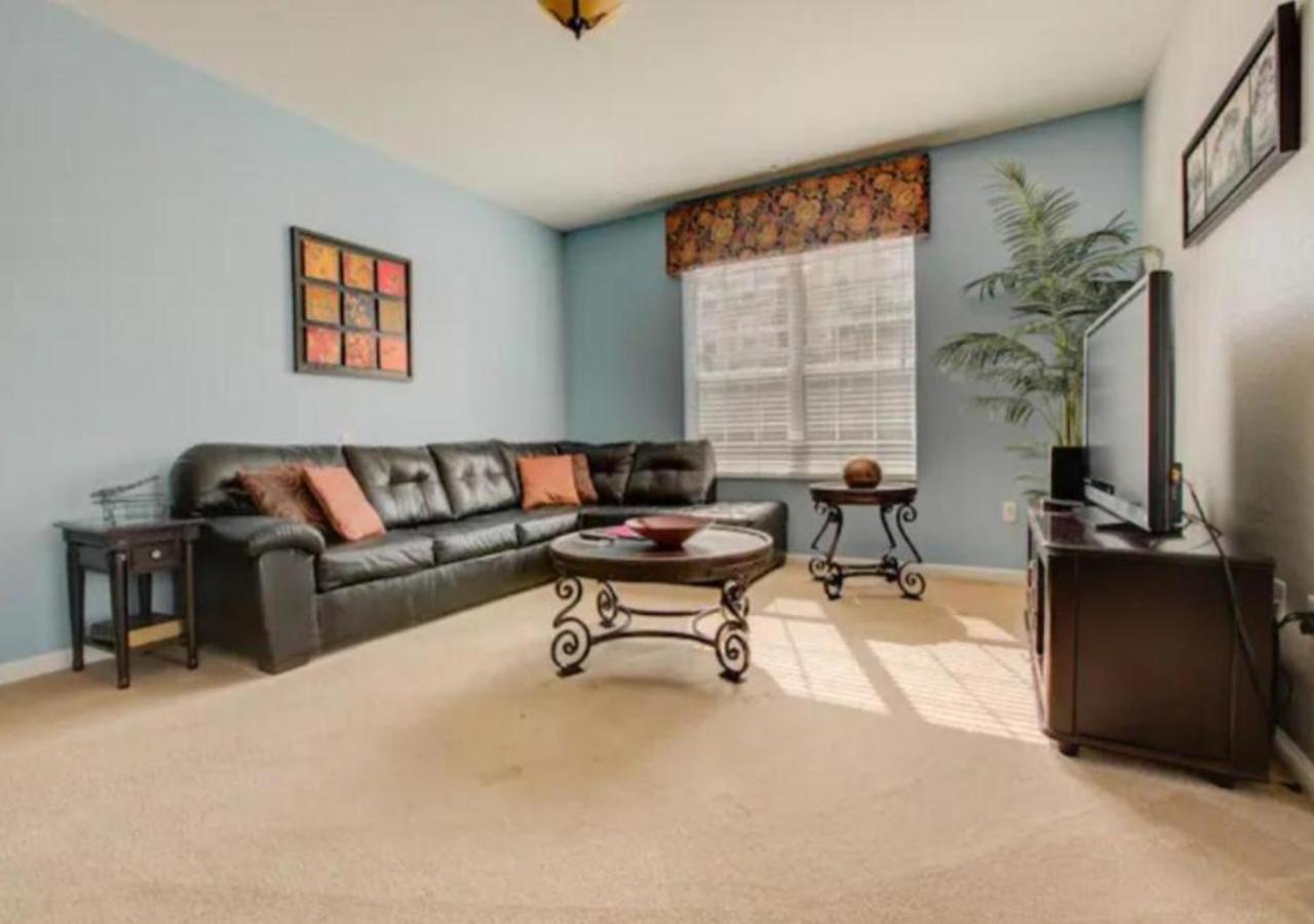 Gorgeous 1st-Floor, End Unit Condo w LAKEVIEW