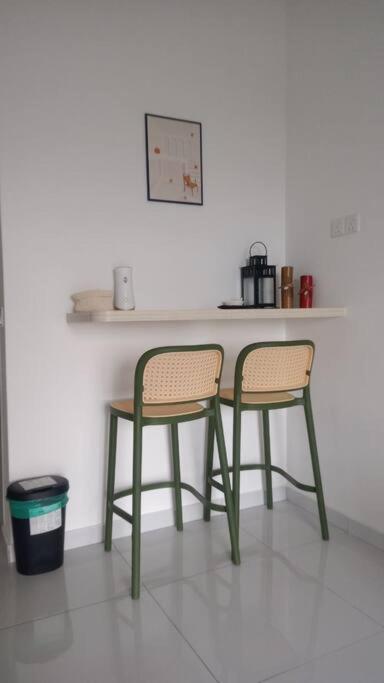 Sky Trees 2 Bedroom 1 Living Room Netflix Private Car Park A16A