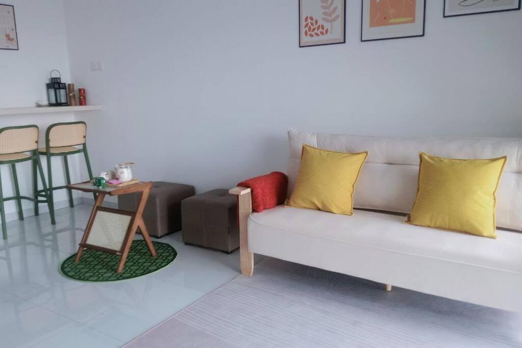 Sky Trees 2 Bedroom 1 Living Room Netflix Private Car Park A16A
