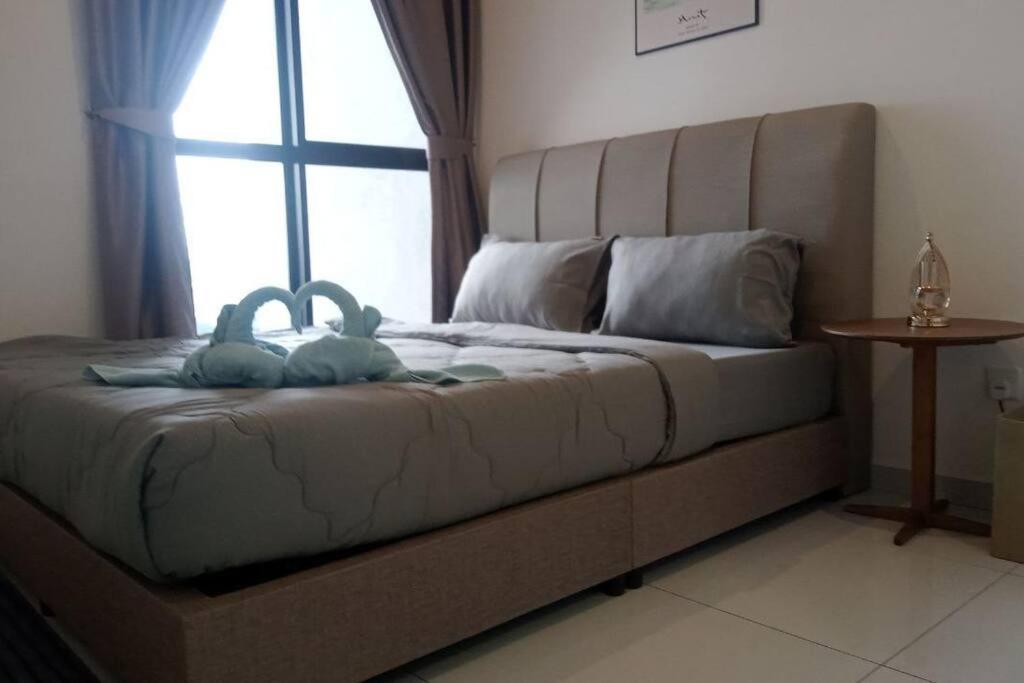 Sky Trees 2 Bedroom 1 Living Room Netflix Private Car Park A16A