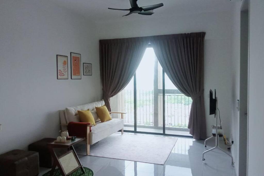Sky Trees 2 Bedroom 1 Living Room Netflix Private Car Park A16A